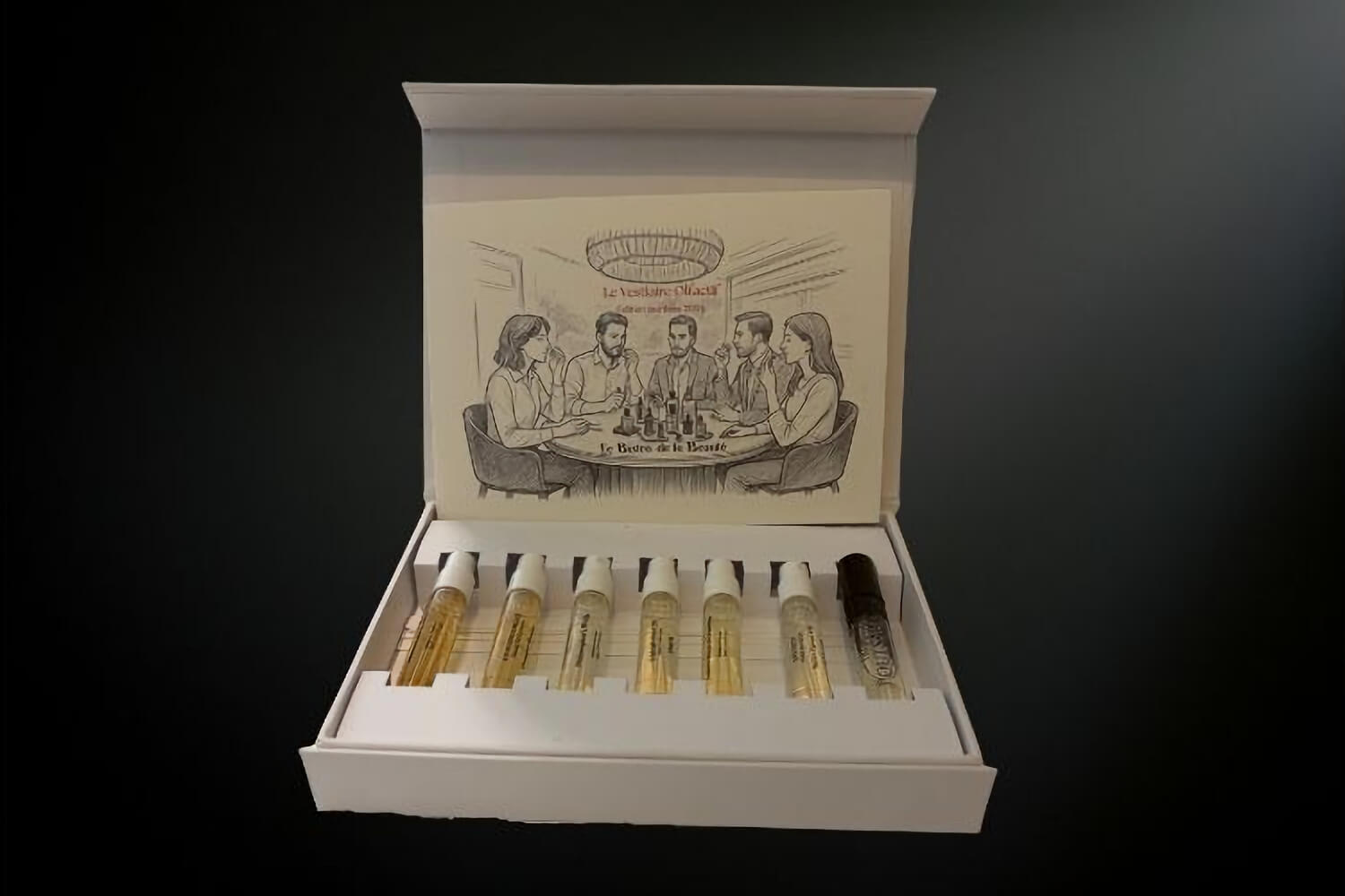 Coffert ouvert du Vestiaire Olfactive édition laureate 2025