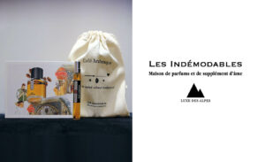 Front view of a 7ml sample of the Café Arabesque fragrance from the Les Indémodables brand